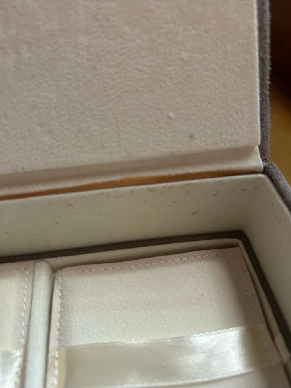 Pandora Suede Jewelry Box - Picture 8 of 8